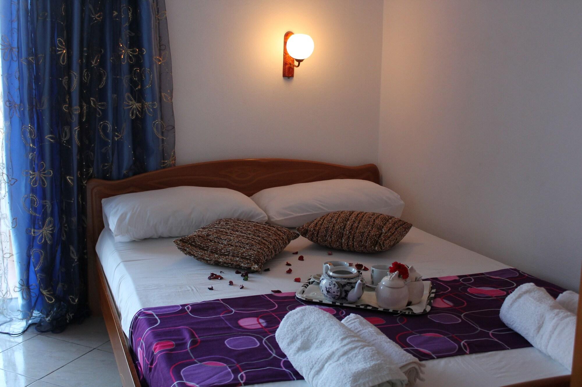 Hotel Holiday 3* Sarande